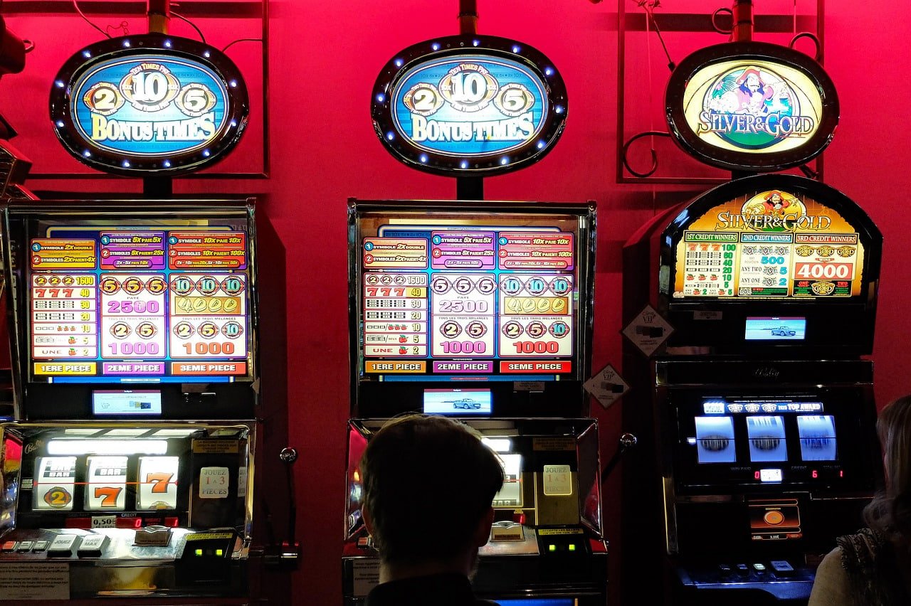 518slot ကာစီနို မြန်မာ ကစားသမားများ Live Roulette ဂိမ်း ကစားနေသော မြင်ကွင်း